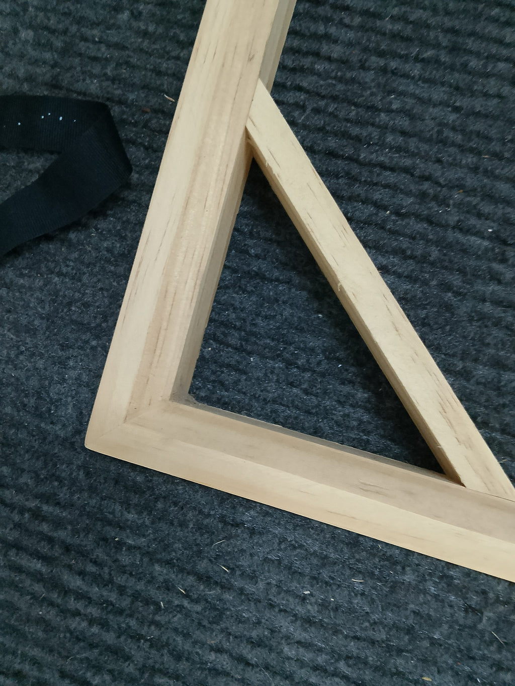 Close-up of a 30mm pine stretcher frame corner
